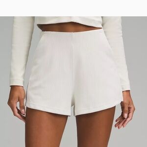 Lulu Lemon Ribbed Softstreme 2”
